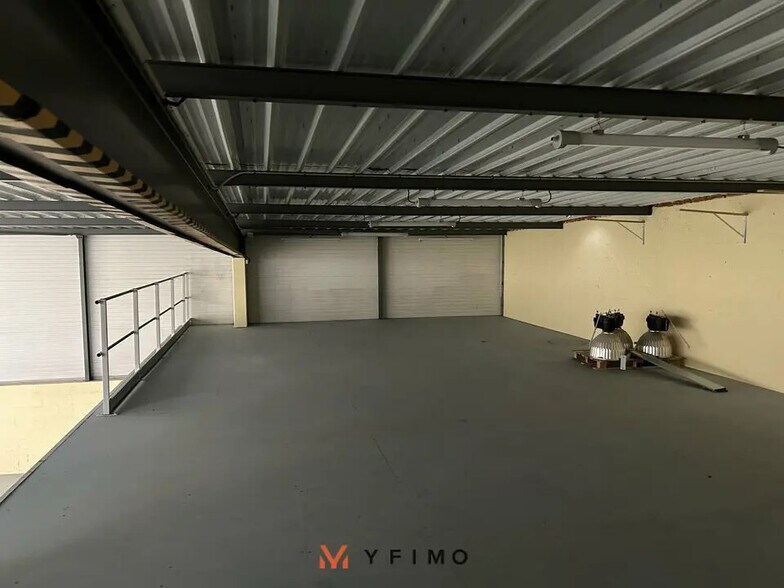 Flex in FRÉPILLON for lease - Interior Photo - Image 3 of 9