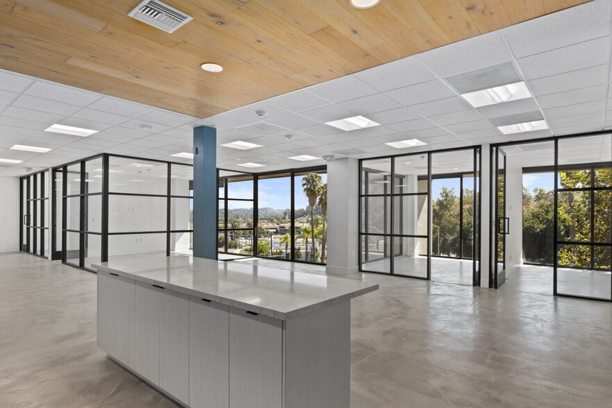 5000 N Parkway Calabasas, Calabasas, CA for lease - Interior Photo - Image 3 of 14