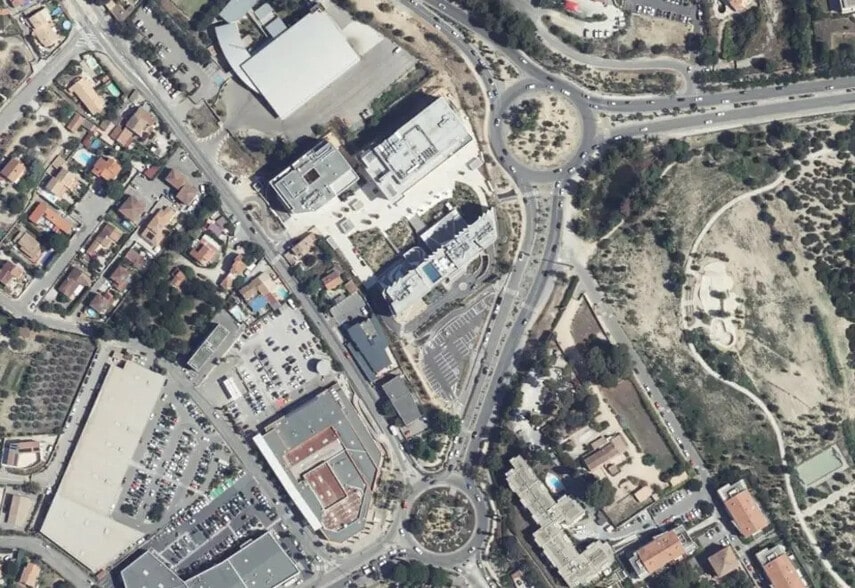 Retail in La Ciotat for lease - Building Photo - Image 3 of 5