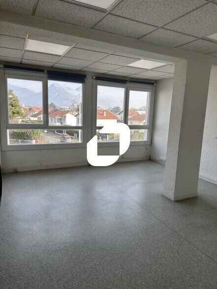 106 Rue De La Liberté, Seyssins for lease - Interior Photo - Image 2 of 8