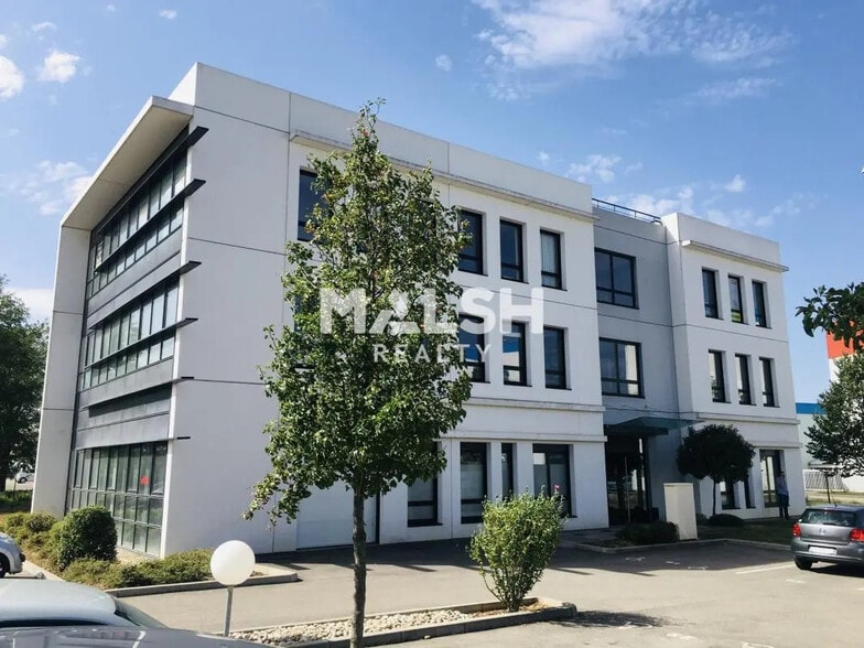 Office in Saint-Priest for lease - Building Photo - Image 1 of 21