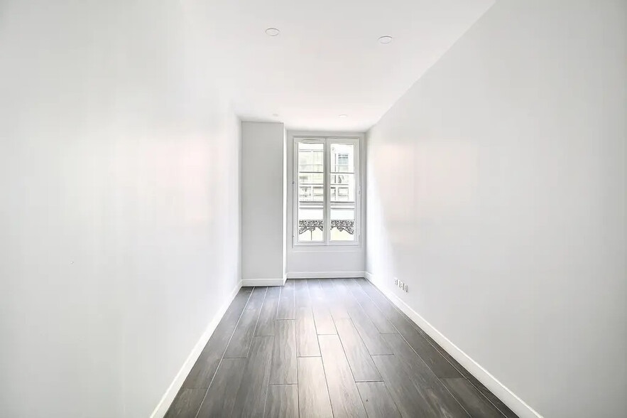 29 Rue Des Jeuneurs, Paris for lease - Interior Photo - Image 3 of 6