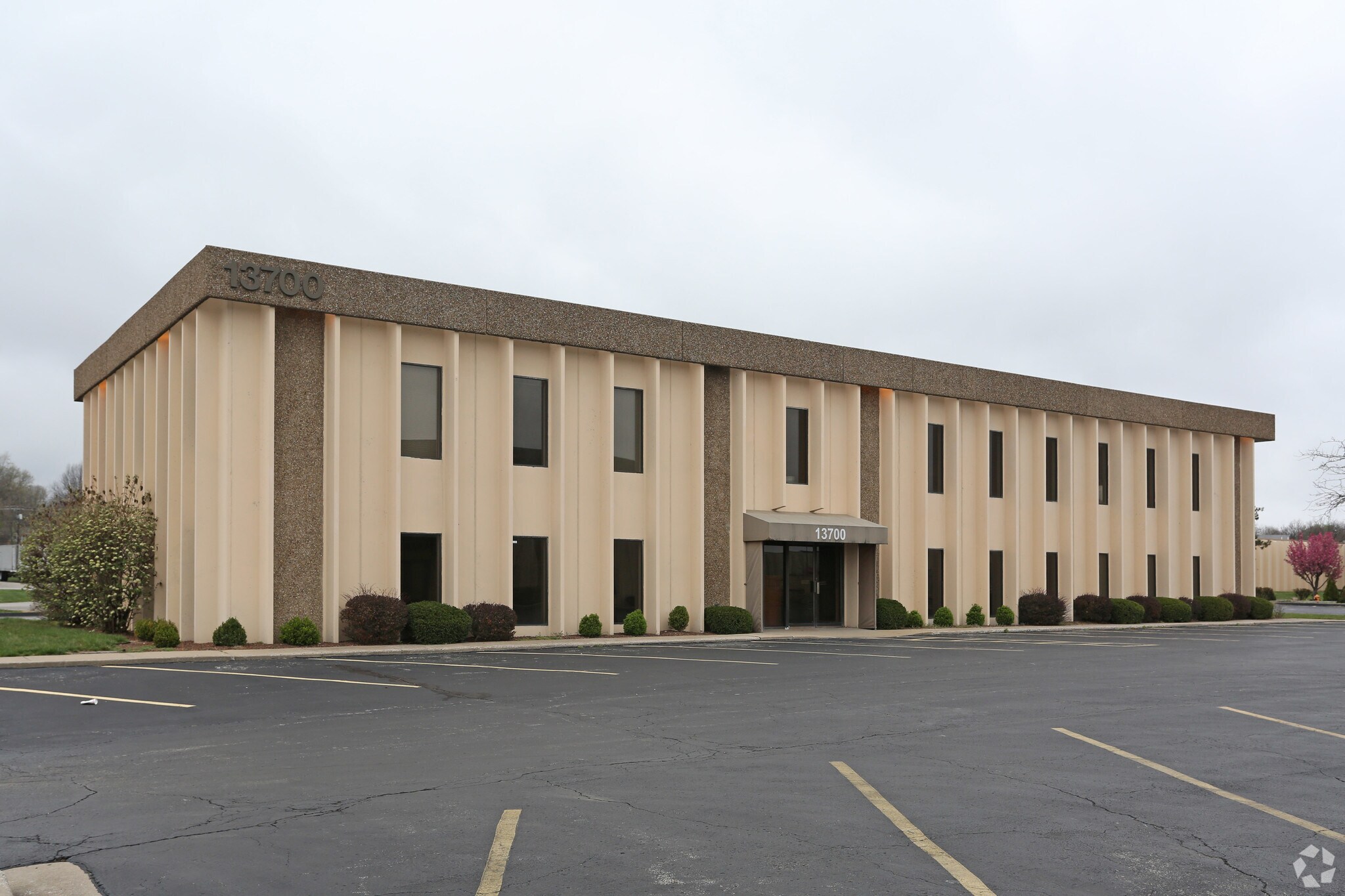 13700 E 42nd Ter, Independence, MO for sale Primary Photo- Image 1 of 1