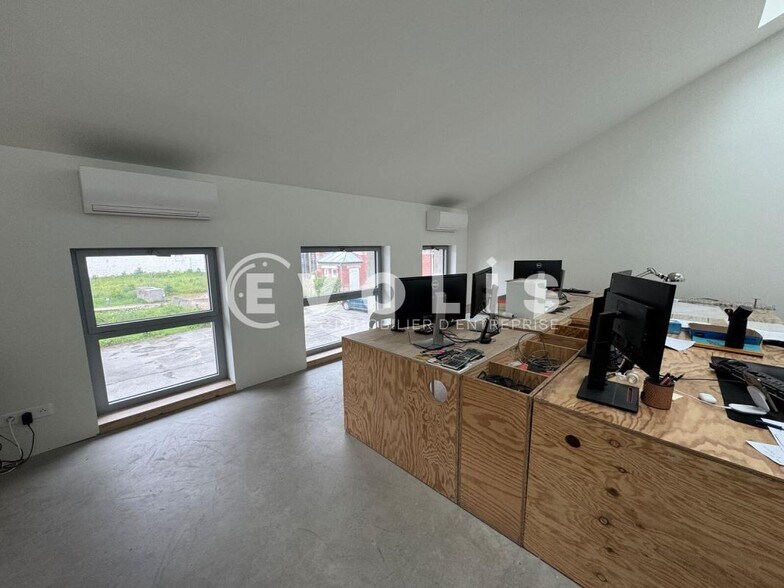 Office in Amiens for lease - Interior Photo - Image 3 of 5