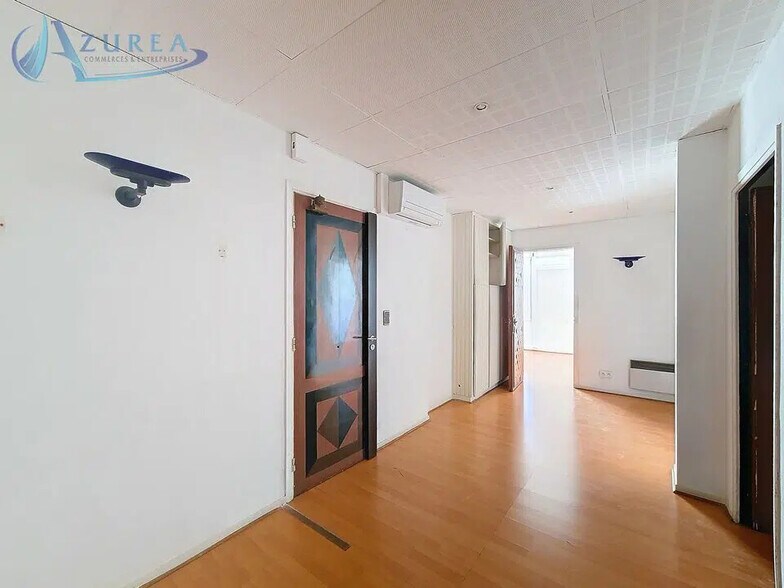 Office in Nice for lease - Interior Photo - Image 2 of 9