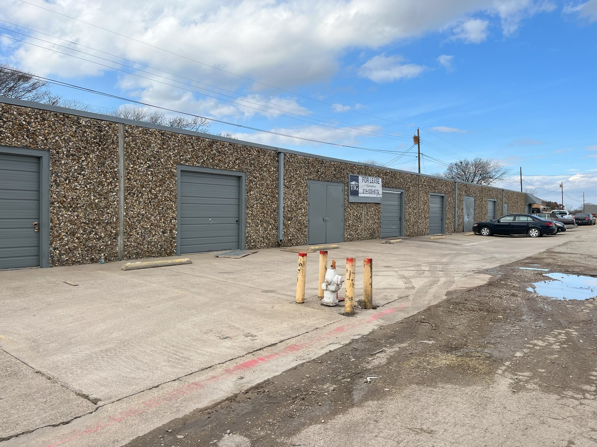 719 N Hampton Rd, DeSoto, TX for lease Primary Photo- Image 1 of 2