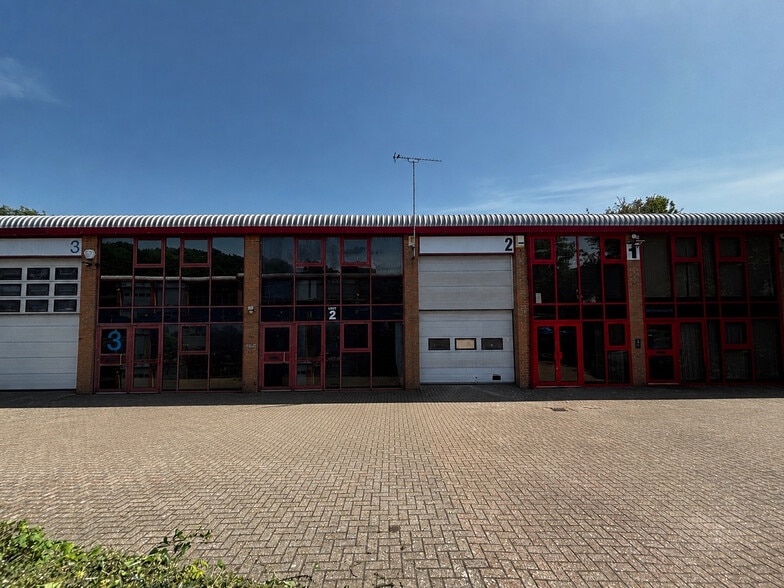 Mark Rd, Hemel Hempstead for sale - Building Photo - Image 1 of 1