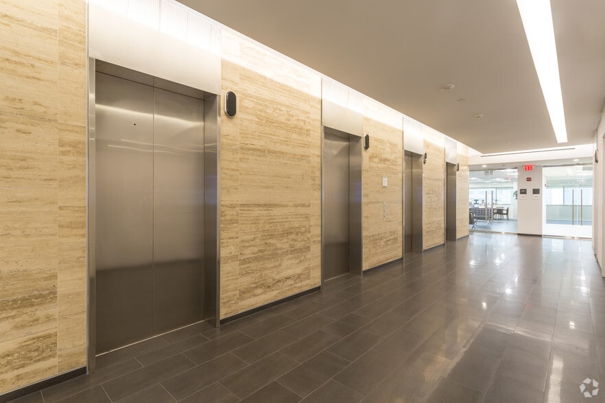 201 S Biscayne Blvd, Miami, FL for lease - Lobby - Image 3 of 35