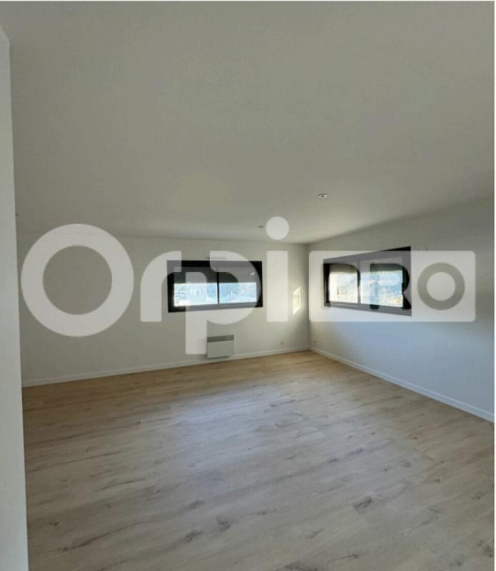 Office in Angresse for lease Building Photo- Image 1 of 5