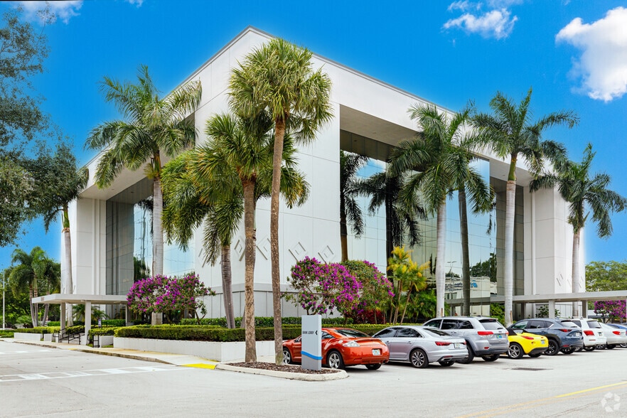 2000 Glades Rd, Boca Raton, FL for lease - Building Photo - Image 3 of 10