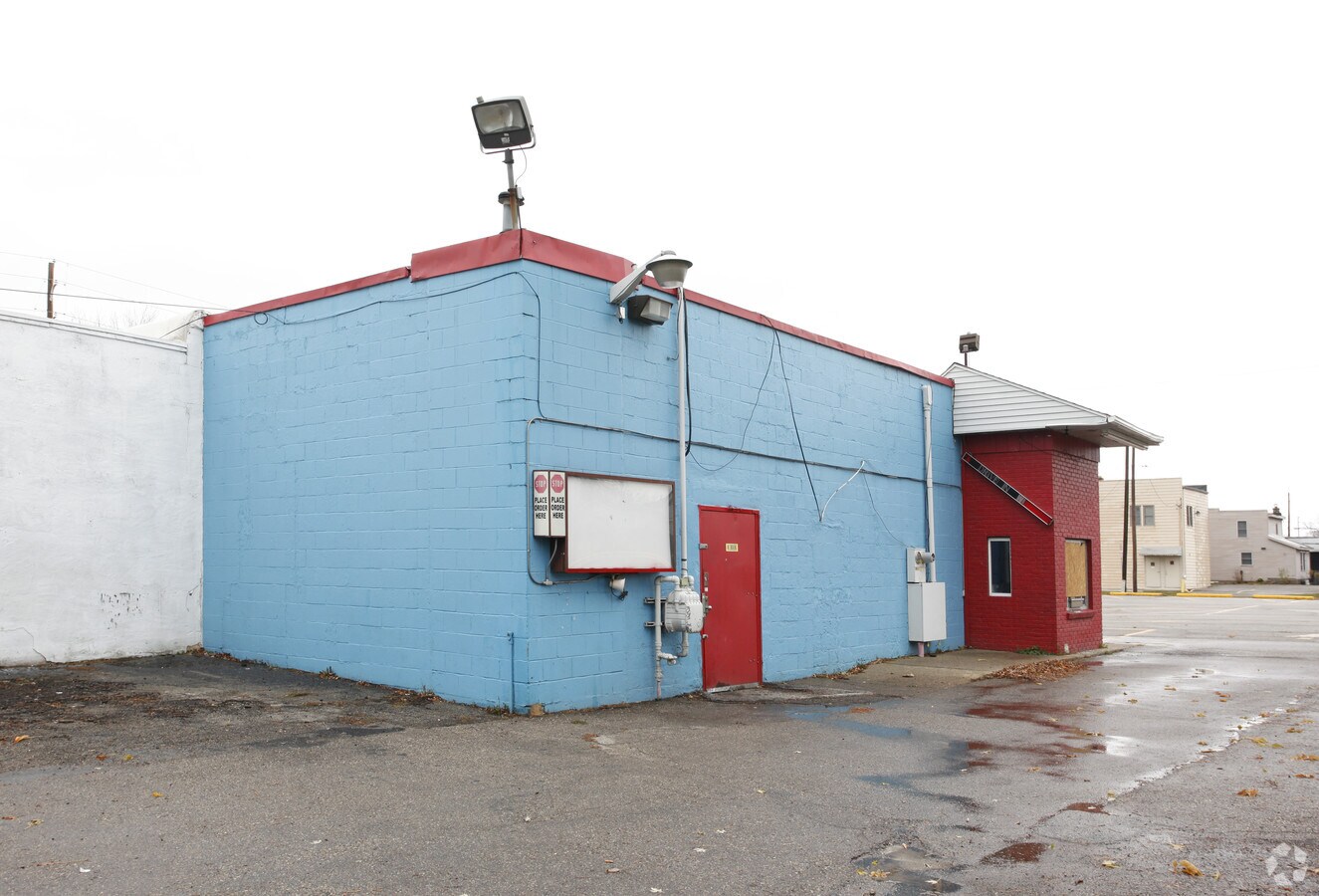 2913 Corunna Rd, Flint, MI 48503