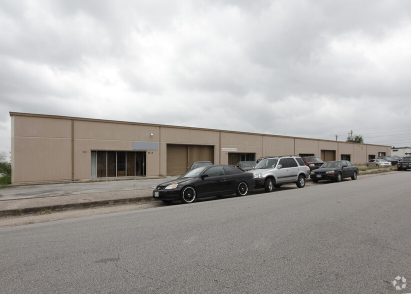 7111-7129 Atwell Dr, Houston, TX for lease - Primary Photo - Image 1 of 6