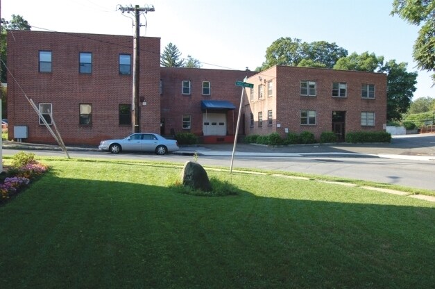 1 Holland Ave, White Plains, NY for sale - Primary Photo - Image 1 of 1