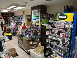 Retail in Sant Cugat del Vallès, Barcelona for lease Interior Photo- Image 2 of 3