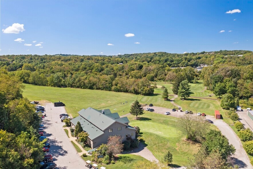 2652 Hidden Valley Rd, Pittsburgh, PA for sale - Building Photo - Image 2 of 10