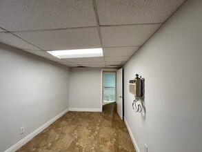 1900-2261 NW 29th St, Oakland Park, FL for lease Interior Photo- Image 2 of 6