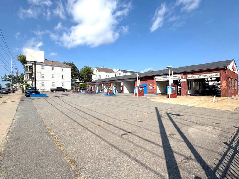 950 Broadway, Fall River, MA for sale - Building Photo - Image 1 of 9