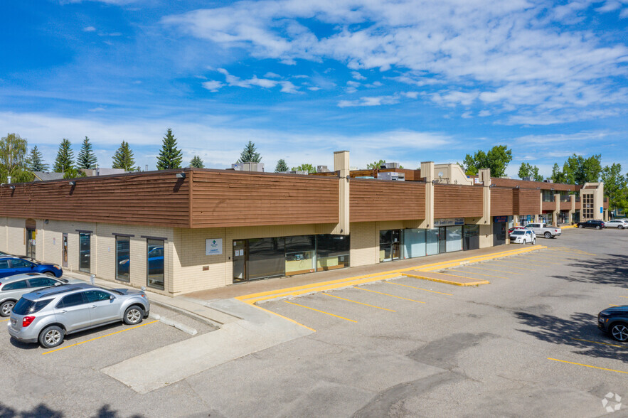 523 Woodpark Blvd SW, Calgary, AB for lease - Building Photo - Image 2 of 4