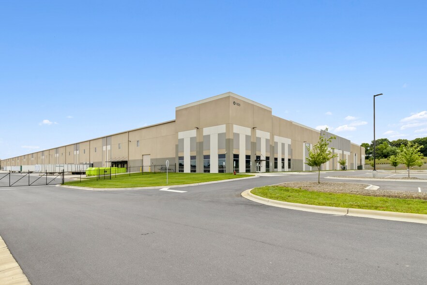 1620 Piedmont Commerce Dr, Kernersville, NC for lease - Building Photo - Image 2 of 6