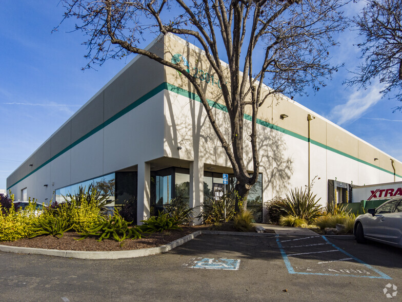 2301-2305 Lincoln Ave, Hayward, CA for lease - Building Photo - Image 1 of 4