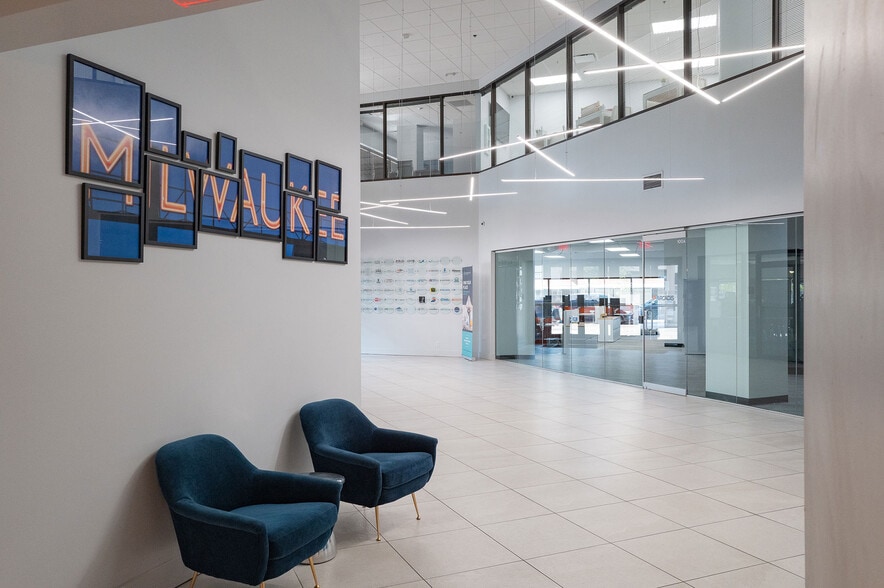 790 N Milwaukee St, Milwaukee, WI for lease - Building Photo - Image 3 of 15