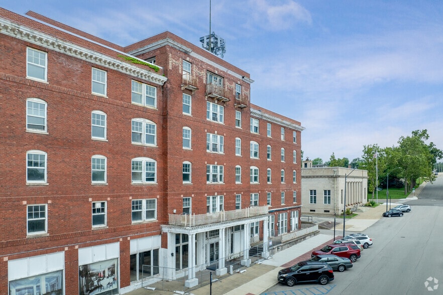 217 Marquette St, La Salle, IL for sale - Building Photo - Image 2 of 11