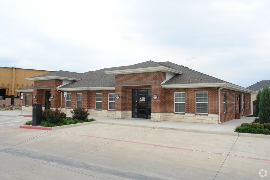 3024 E Hebron Pky, Carrollton, TX for lease - Primary Photo - Image 1 of 33