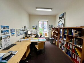 Office in Lyon for lease Interior Photo- Image 2 of 5