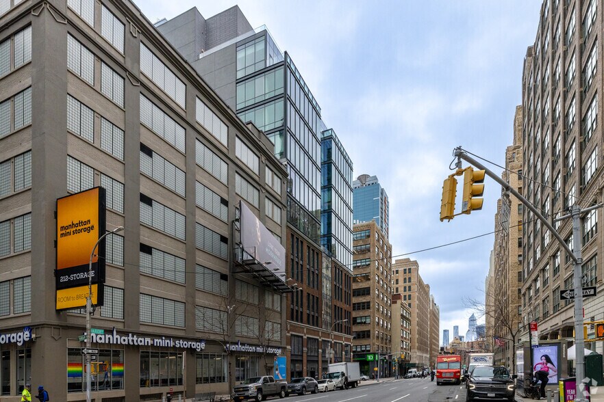 60 Charlton St, New York, NY for lease - Building Photo - Image 2 of 5