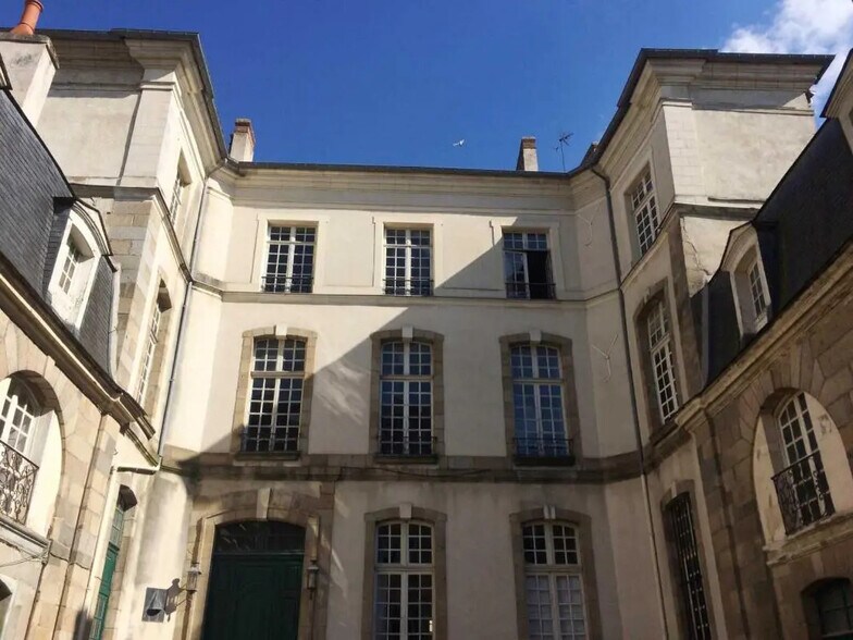 Office in Rennes for lease - Building Photo - Image 2 of 24