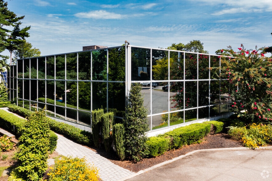 750 Veterans Memorial Hwy, Hauppauge, NY for lease - Building Photo - Image 3 of 5
