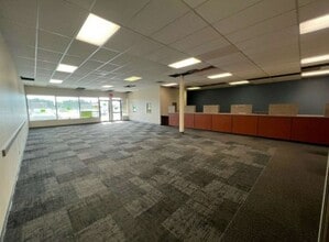 7402-7456 N 30th St, Omaha, NE for lease Interior Photo- Image 2 of 2