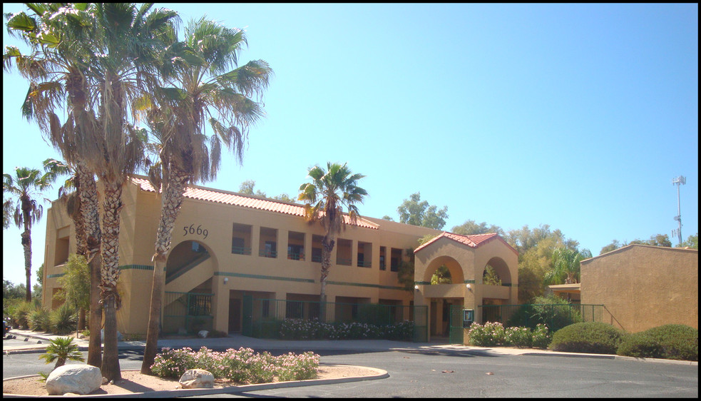 5671 N Oracle Rd, Tucson, AZ for lease - Building Photo - Image 1 of 5