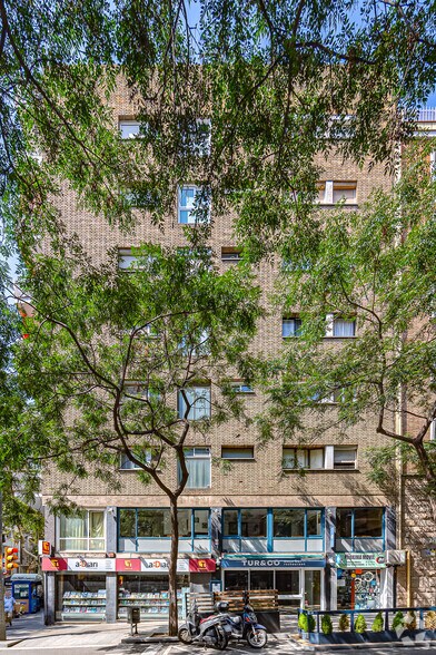 Carrer de Calvet, 27, Barcelona, Barcelona for lease - Building Photo - Image 3 of 3