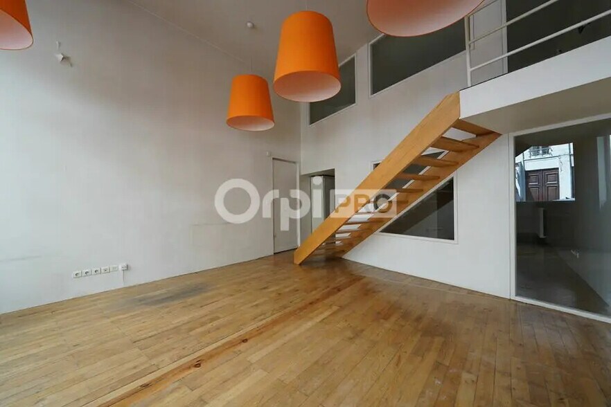Office in Lyon for lease - Interior Photo - Image 2 of 8