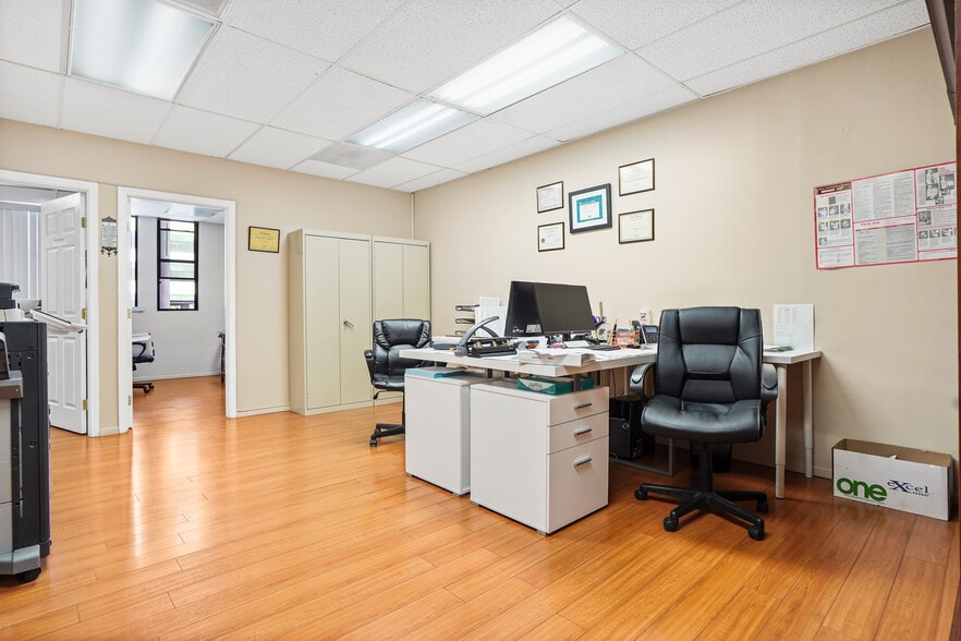 6450 Bellingham Ave, North Hollywood, CA for sale - Interior Photo - Image 3 of 17