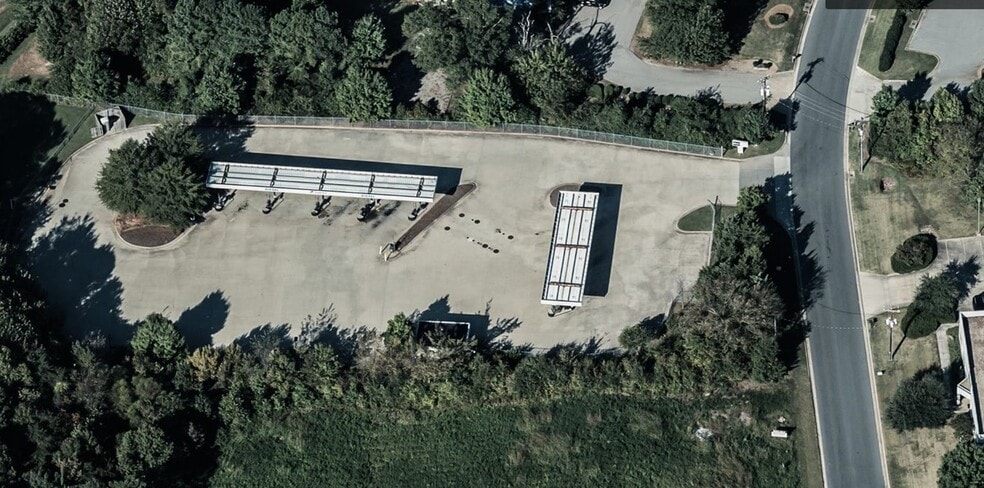 Quarles Fleet Fueling - 3 Unit Portfolio portfolio of 3 properties for sale on LoopNet.com - Building Photo - Image 3 of 3