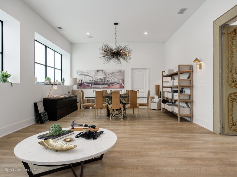 2733 N Pulaski Rd, Chicago, IL for sale - Interior Photo - Image 3 of 48