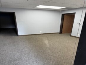 4685 Runway St, Simi Valley, CA for lease Interior Photo- Image 1 of 8