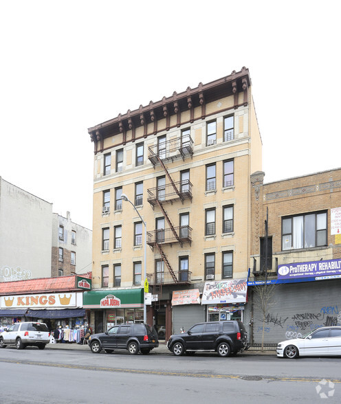 868 E Tremont Ave, Bronx, NY for lease - Building Photo - Image 2 of 3