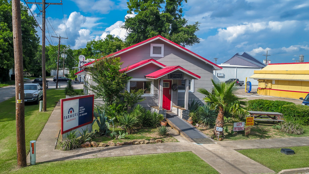 210 W Houston St, Cleveland, TX for sale - Building Photo - Image 1 of 1