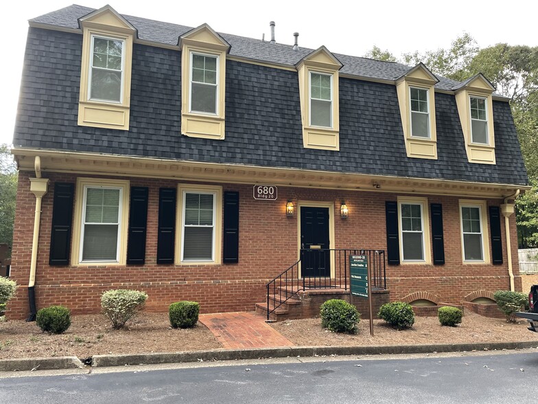 680 Village Trce NE, Marietta, GA for lease - Building Photo - Image 1 of 12