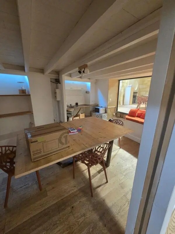 Retail in Bordeaux for lease Interior Photo- Image 1 of 6