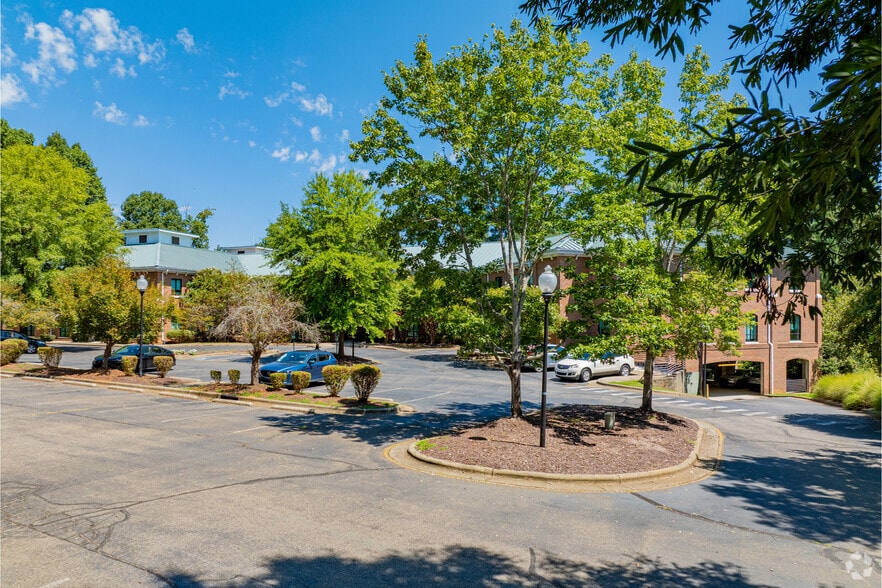 610 Jones Ferry Rd, Carrboro, NC for lease - Primary Photo - Image 1 of 56