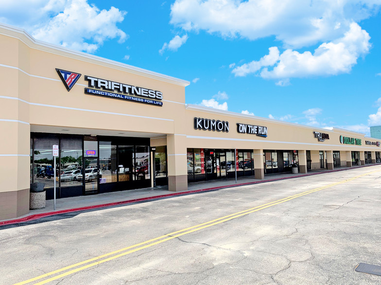 2409-2469 Bay Area Blvd, Houston, TX for lease - Building Photo - Image 3 of 8