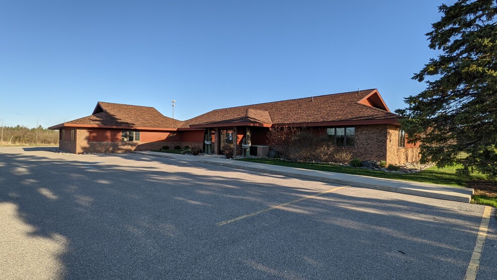 902 S Huron St, Cheboygan, MI for sale - Building Photo - Image 3 of 6