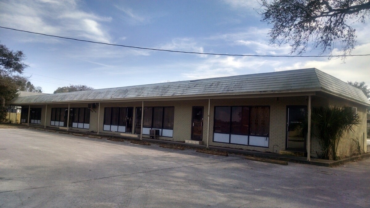 4632 Darlington Rd, Holiday, FL 34690