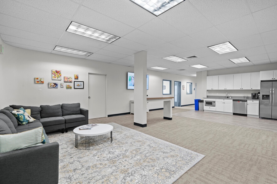 675 Orchard Heights Rd, Salem, OR for lease - Interior Photo - Image 2 of 21