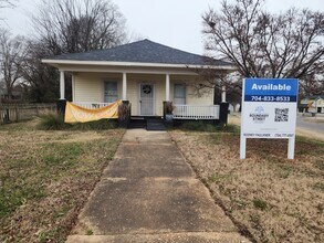 1017 Beatties Ford Rd, Charlotte, NC for lease Building Photo- Image 1 of 7