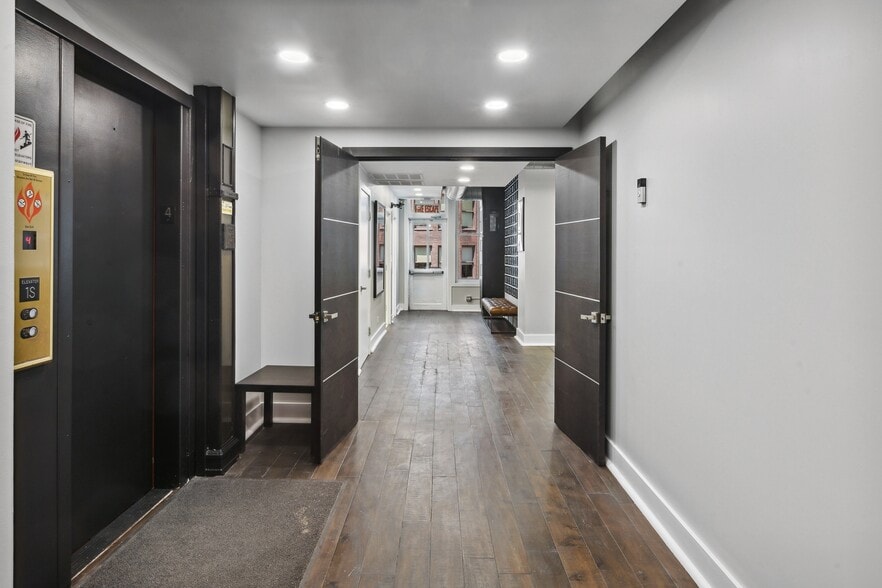 33 W Jackson Blvd, Chicago, IL for sale - Interior Photo - Image 2 of 19